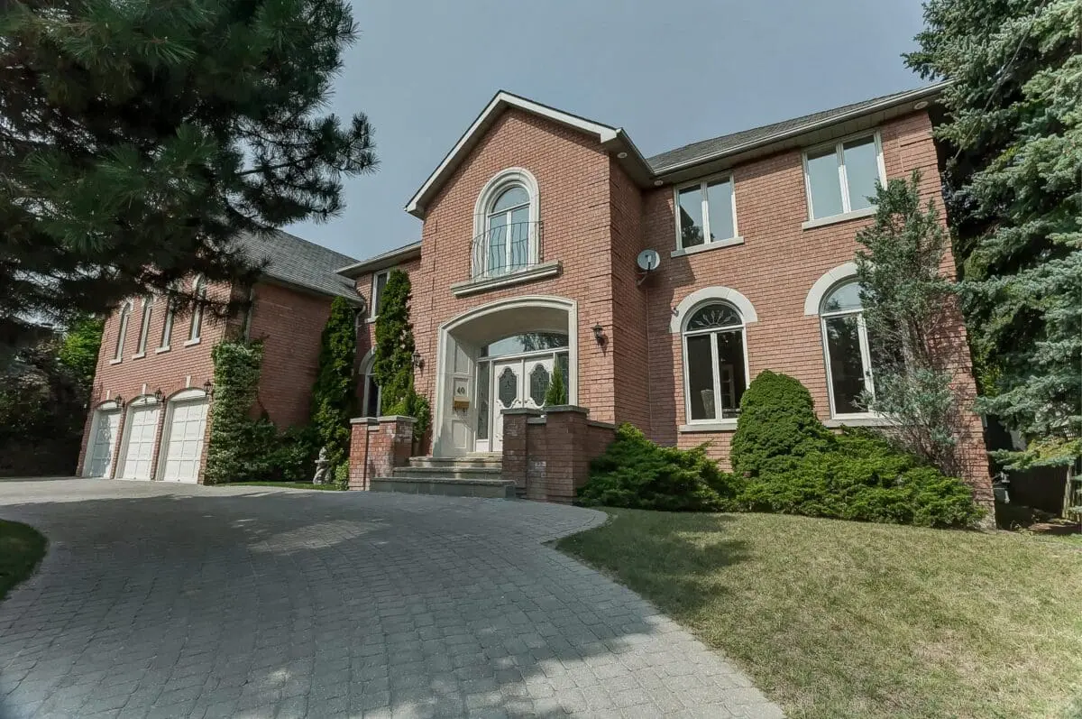 Suncrest Drive Bridle Path